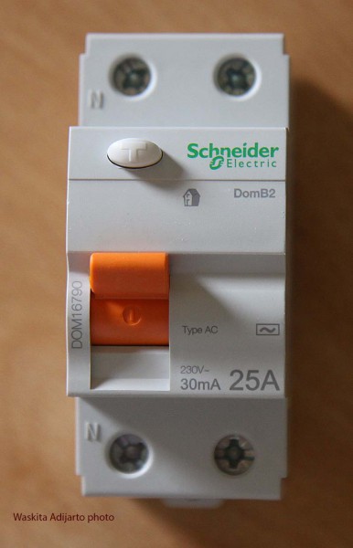 Residual Current Circuit Breaker Schneider