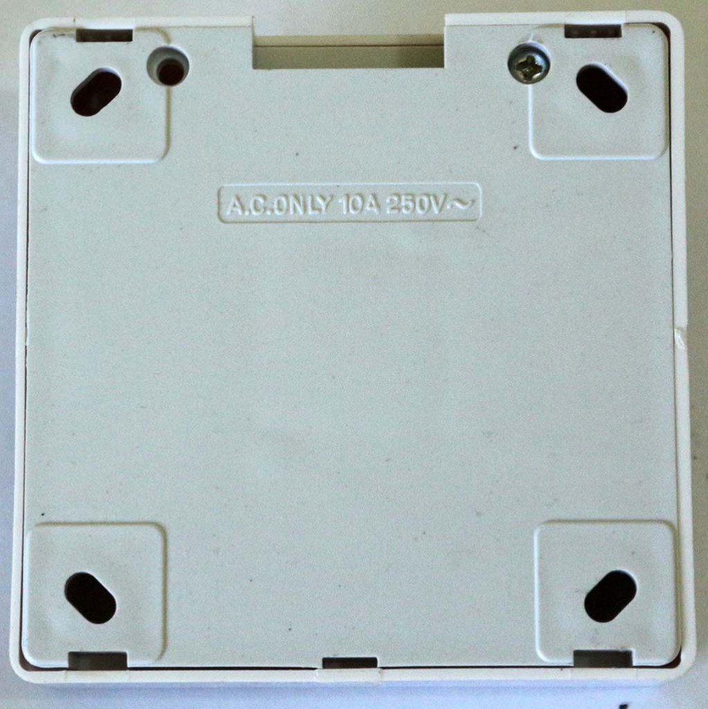 Bagian belakang Lamp Dimmer