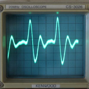 Pengukuran sinyal dari sensor detak jantung dengan osiloskop