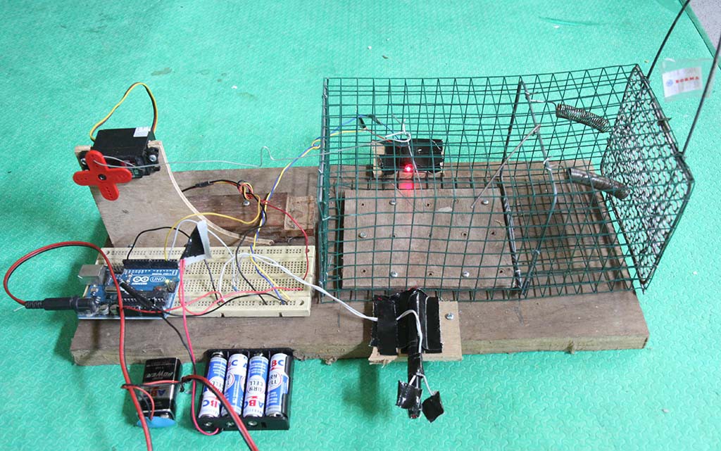 Perangkap Tikus Elektronik