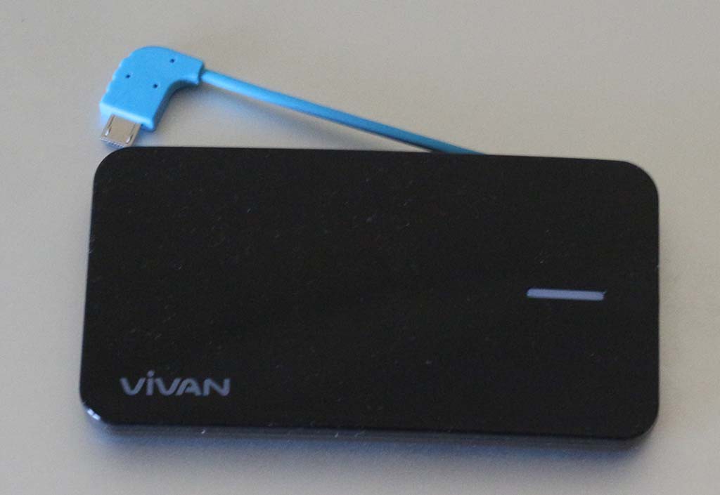 Powerbank Vivan M04: penampakan depan