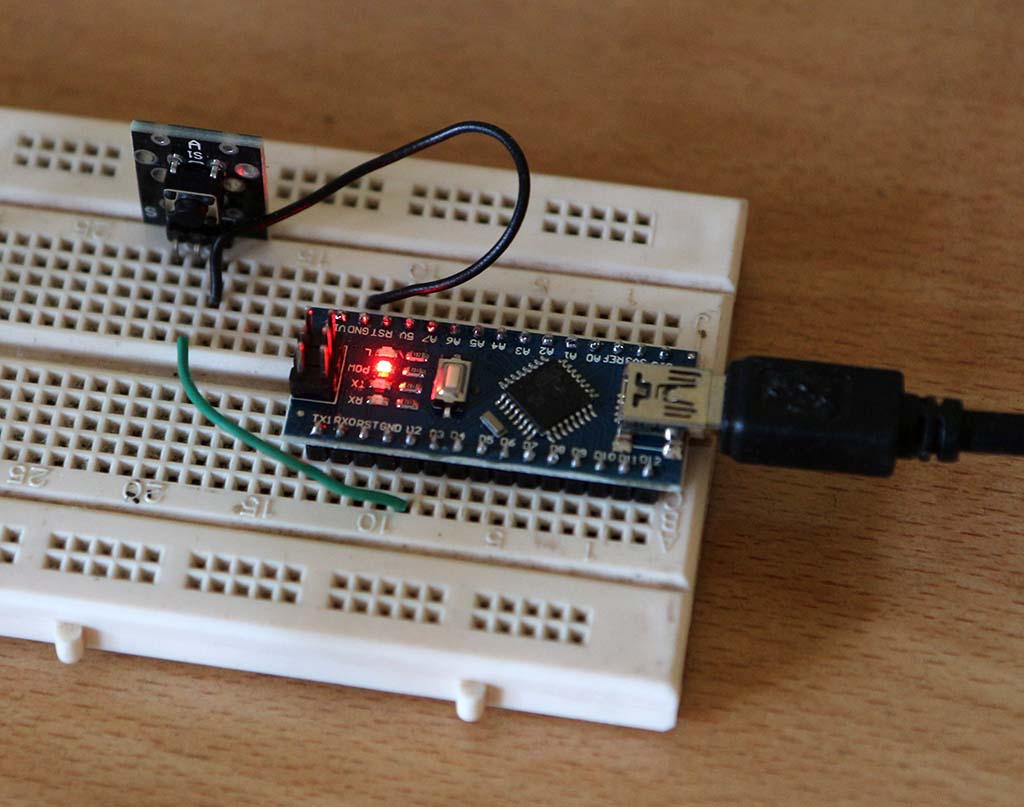 Arduino Nano yang dihubungkan ke sebuah switch push button