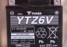 Aki Yuasa YTZ6V tampak depan