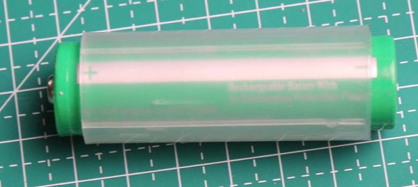 Baterai 18650 hijau dengan selongsong plastik untuk senter LED XML T6