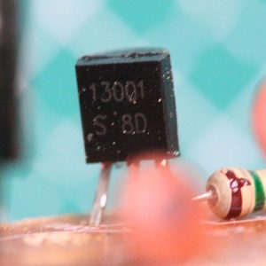 Transistor mJE 13001