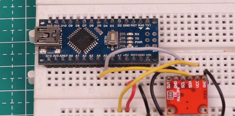 Rangkaian Arduino Nano dan MCP4725 di breadboard
