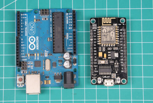 Arduino UNO (kiri), NodeMCU ESP8266 (kanan)