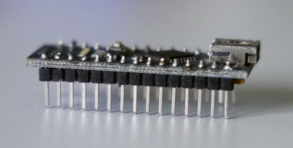 Arduino Nano tampak samping